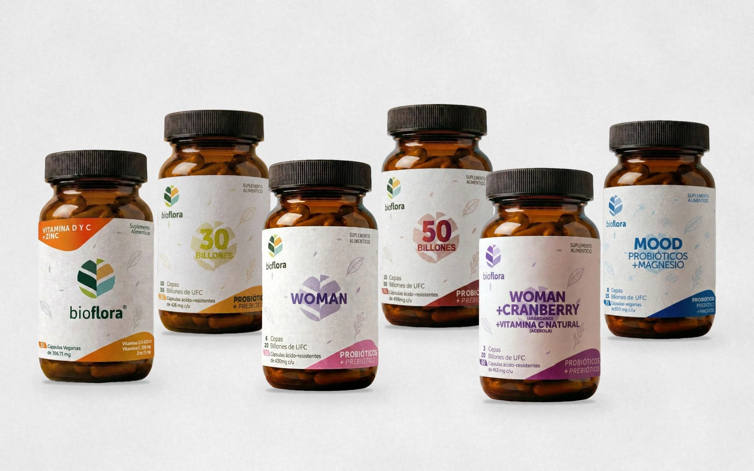 Las seis fórmulas de Bioflora juntas: 30 Billones, 50 Billones, Woman, Woman + Cranberry, MOOD y Vitamina D y C + Zinc, cada etiqueta en su color.