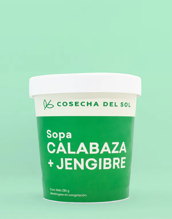 Empaque verde de sopa Calabaza + Jengibre sobre fondo verde menta.
